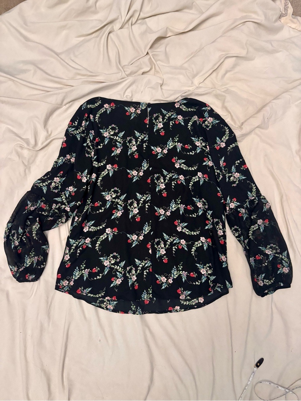 LC Lauren Conrad Black Floral Sequin Apple Peasant Blouse Large - Picture 3 of 10